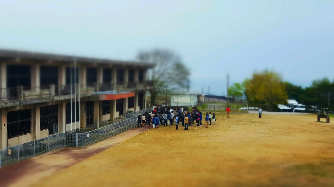 被災した小学校校舎の見学