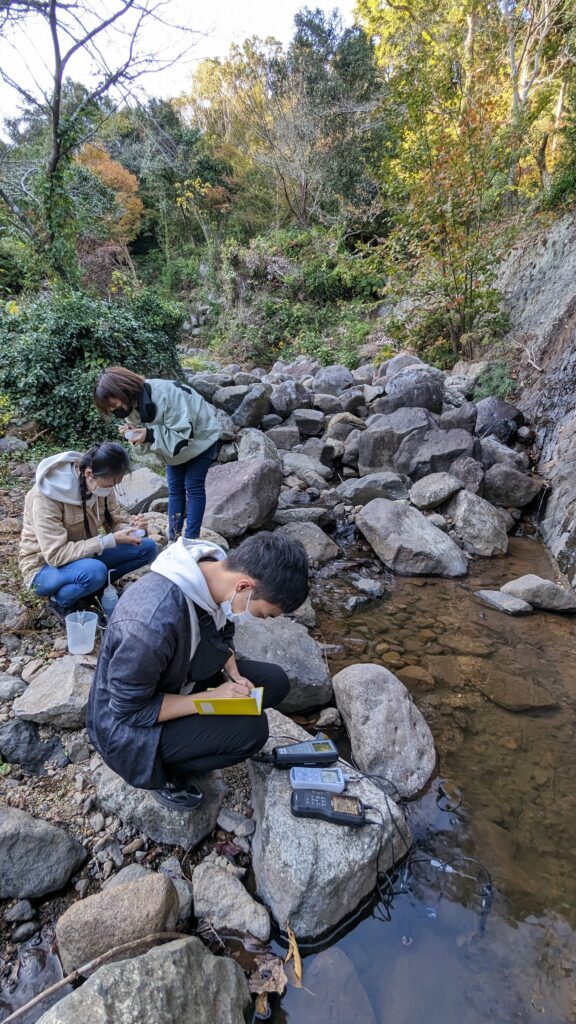 河川水の採水